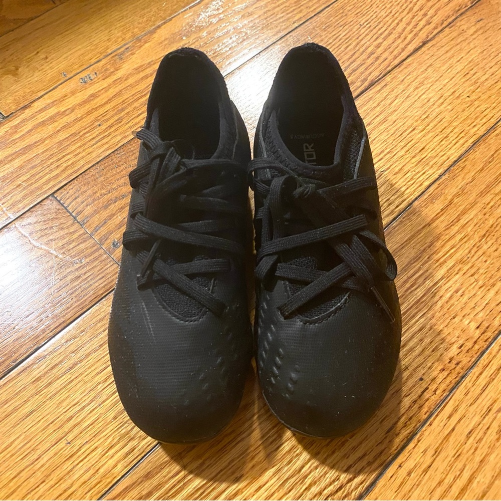 Adidas kids soccer shoes size 11K